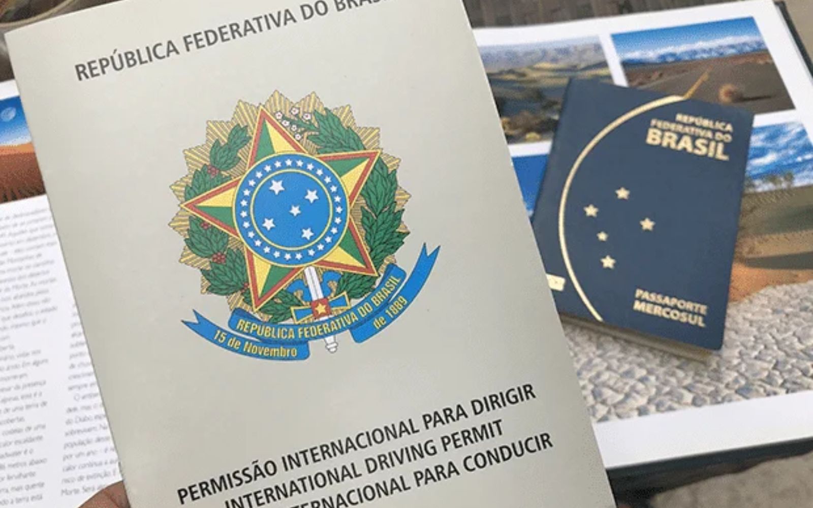 Permissão Internacional para Dirigir brasileira diante de um passaporte brasileiro